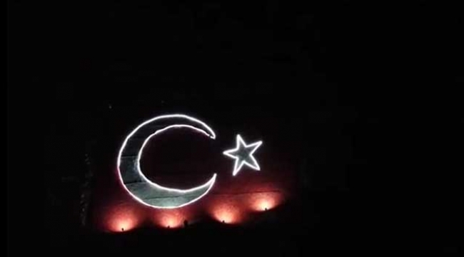 Türk bayrağı Azerbaycan için geceyi aydınlattı
