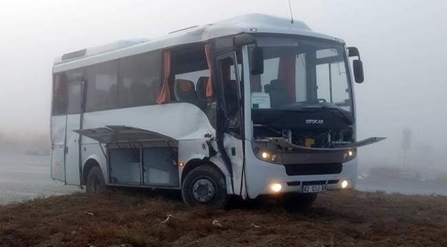 Askeri personel taşıyan minibüs ile tır çarpıştı