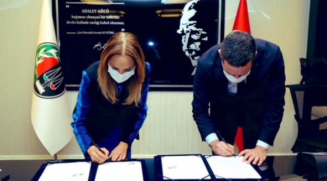 CHP, "YaşamHak Projesi" kapsamında  Adana Barosu ile protokol imzaladı