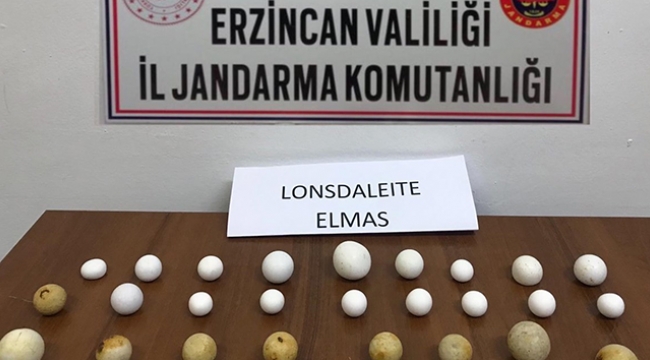 Değerli madeni taşları satarken yakalandılar