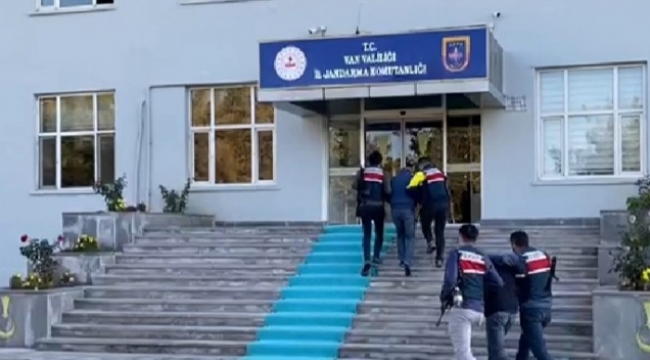 İkna sonucu 2 örgüt mensubu teslim oldu.