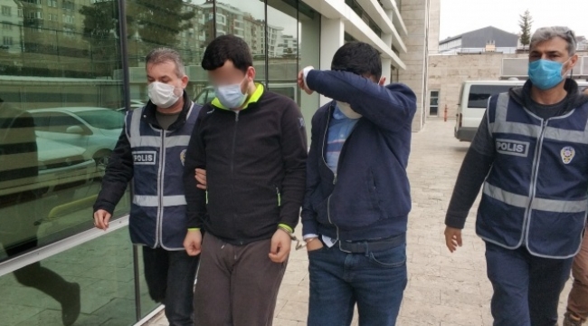 Kredi kartı bilgilerini kopyalayarak alışveriş yaptılar