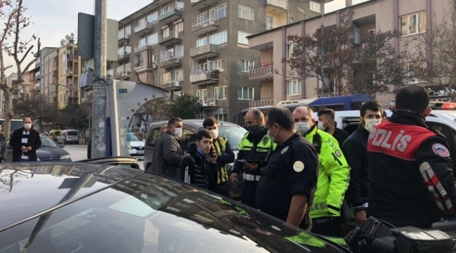 Dur ihtarına uymadı kaza yaptı