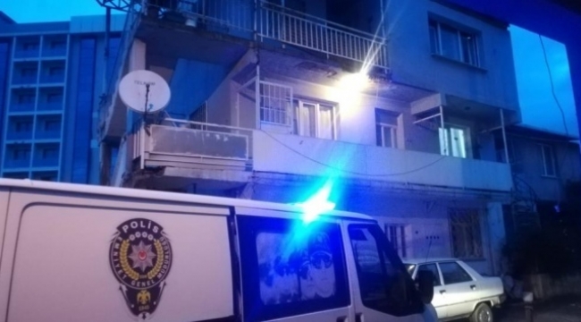 Karısını baltayla ağır yaraladı