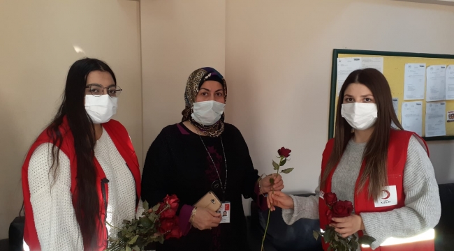 Kızılay, Yılbaşı Gecesi sağlık çalışanlarını yalnız bırakmadı