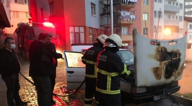 Kontağı çevirdi araç alev aldı