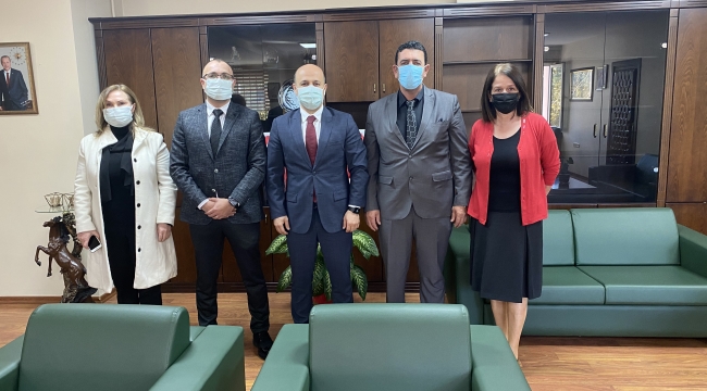 "Sağlık çalışanları pandemide fedakarca mücadele ediyor"