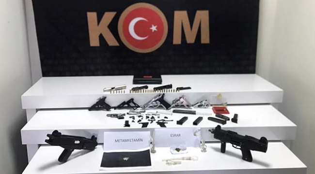Silah, silah parçaları ve uyuşturucu ele geçirildi