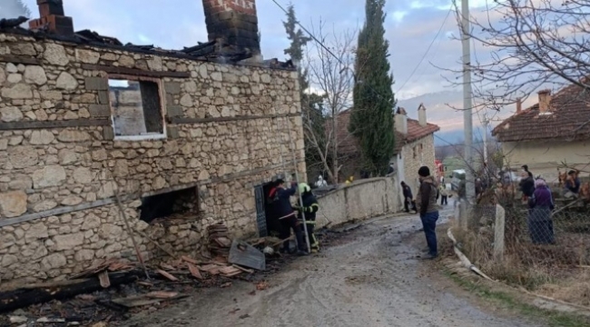 Yaşlı kadın yangında hayatını kaybetti