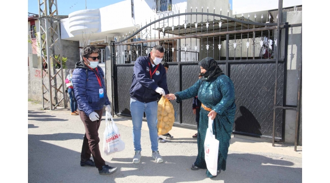 Büyükşehir, hayırsever yurttaşla PATATES VE LİMON DAĞITTI