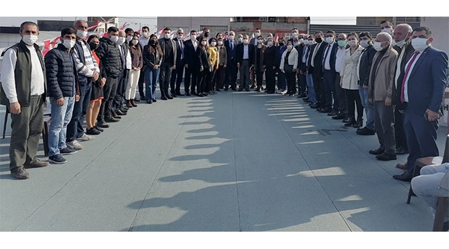 CHP SOKAKTA PAZARDA ESNAFIN YANINDA