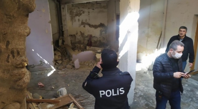 Çöken duvarın altında kaldı