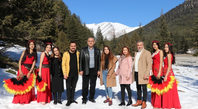 FENOMEN TİKTOK MÜZİĞİNE POZANTI'DA KLİP ÇEKİLDİ