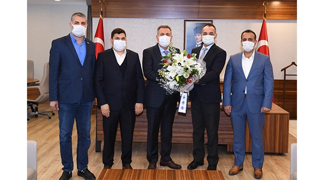 İmam Hatip Mezunları Derneği yöneticileri Vali Elban'ı ziyaret etti