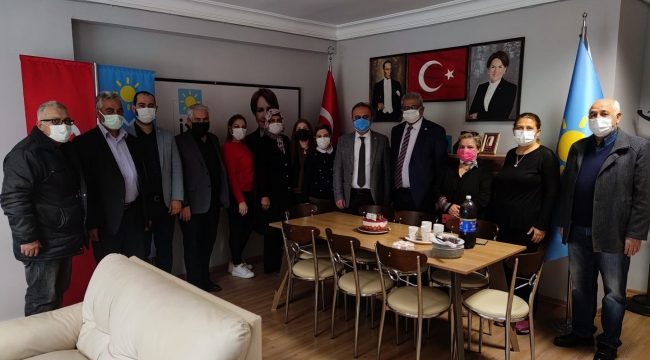 İYİ PARTİ ÇUKUROVA İLÇEDE DOĞUM GÜNÜ