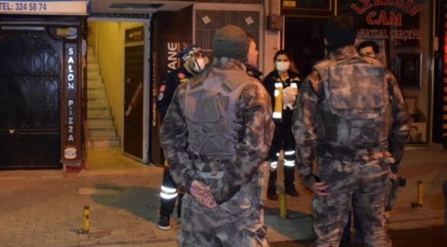 Mühürlü iş yerinde alıkonuldular