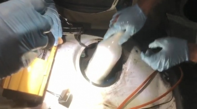 Otomobilin yakıt deposunda uyuşturucu zulası