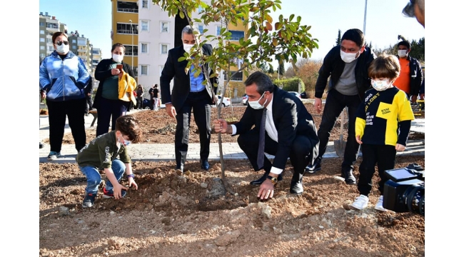 Park Çukurova'dan fidanlar vatandaştan