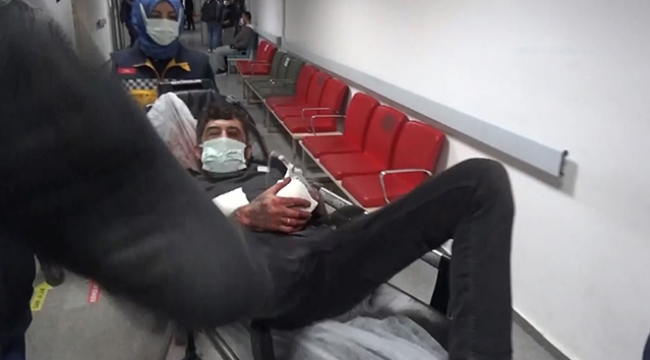 Sedye üzerindeyken kameranı tekmeledi