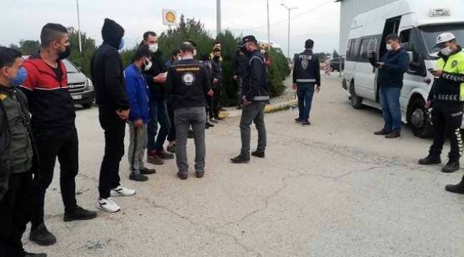 Şüpheli araçtan mülteciler çıktı