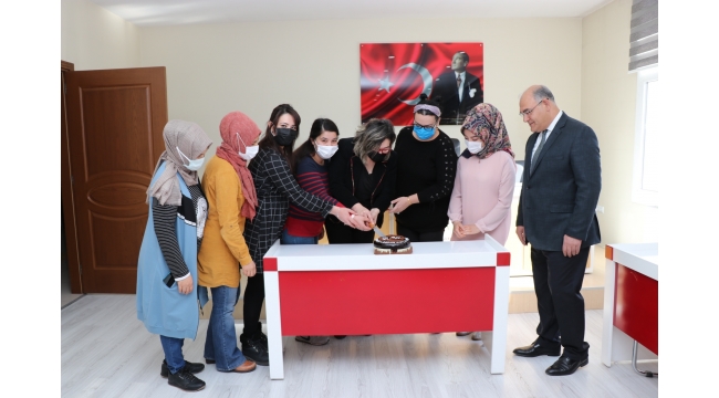 BAŞKAN ÇAY’DAN PASTALI KADINLAR GÜNÜ KUTLAMASI