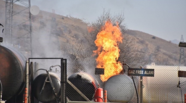 Dökme gaz tankı alev aldı!