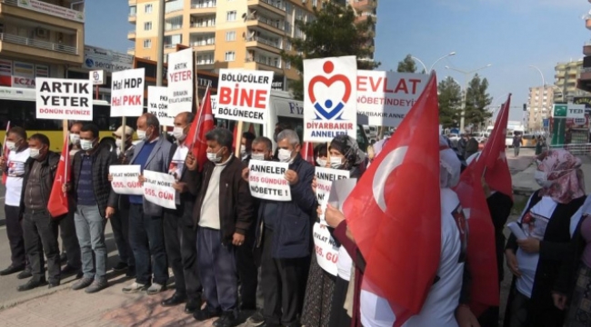 Evlat nöbetindeki aileler'den 'Teröre lanet' yürüyüşü