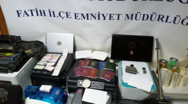 Yabancılara sahte pasaport temin eden şüpheli yakalandı