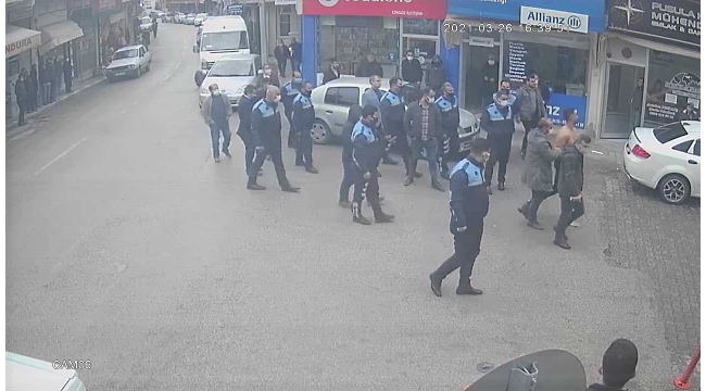 Yarı çıplak genç korku dolu anlar yaşattı