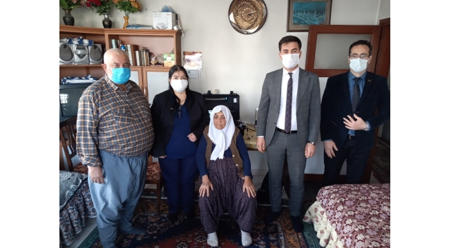 Yaşlı ve engellilere evde kimlik kartı hizmeti