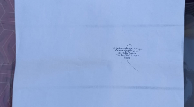 Yüzüne kolonya sürdü,ehliyeti elden gitti