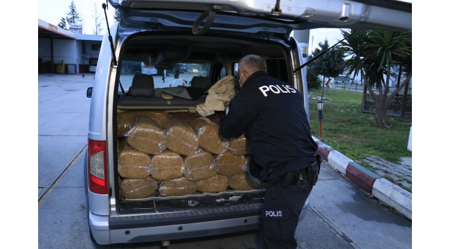 2 araçtan 1 ton gümrük kaçağı tütün çıktı