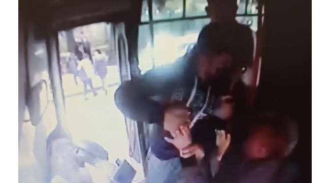 Adana'da iki genç, ücreti isteyen şoförü darp etti