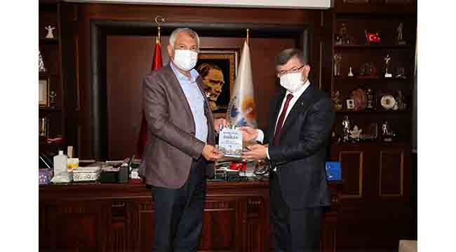 Ahmet Davutoğlu’ndan Başkan Karalar’a nezaket ziyaret