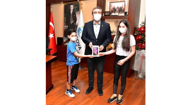 Başkan Çetin’i duygulandıran bağış