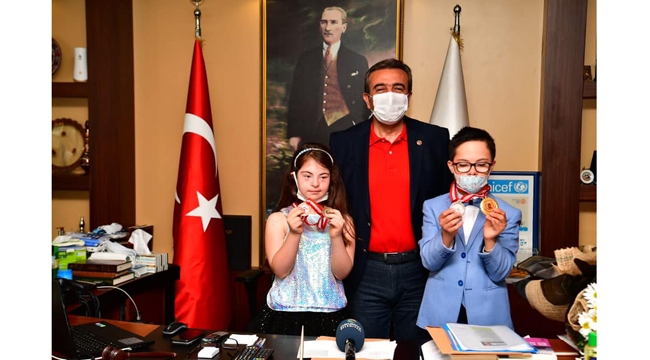 Çetin koltuğunu madalyalı başkanlara bıraktı
