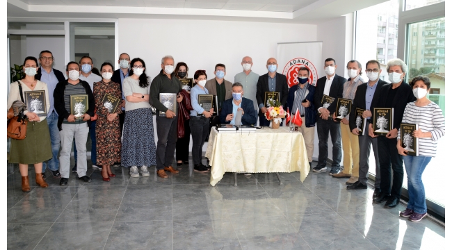 Doç. Dr. Ökten, ‘Mitoloji ve Tıp’ kitabını imzaladı