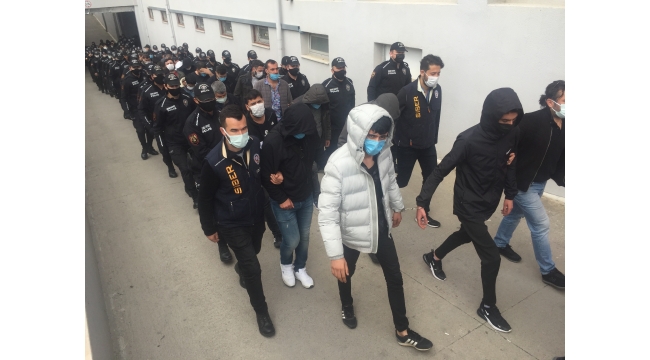 "Keklik yakaladık parçalıyoruz"