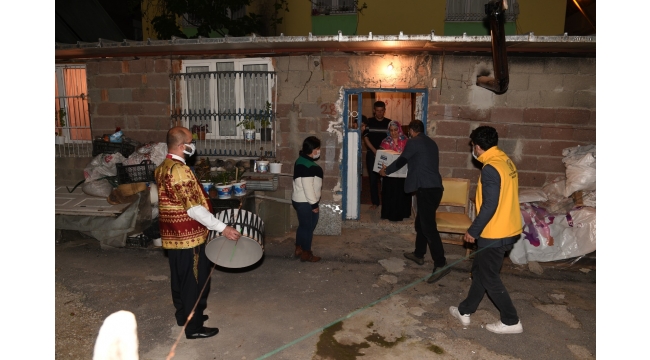 SEYHAN BELEDİYESİ GÜNDÜZ GIDA KOLİSİ, GECE KAHVALTILIK KOLİSİ DAĞITIYOR SEYHAN’DA SOSYAL YARDIMLAR 24 SAAT SÜRÜYOR