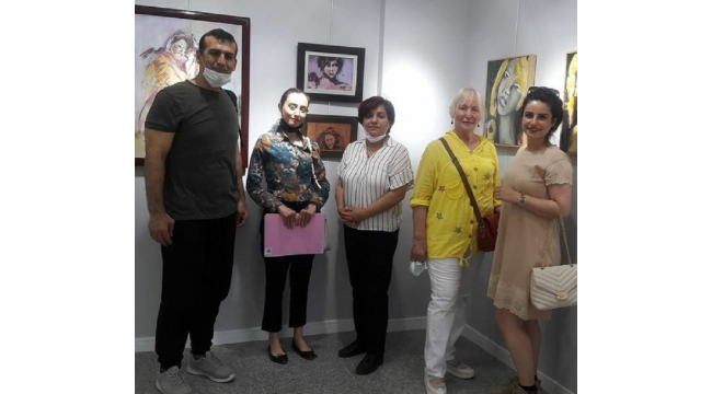12 Ressam’dan karma sergi