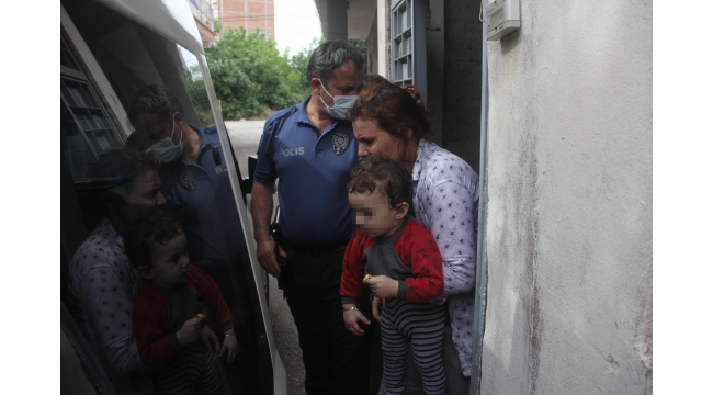 Çocuklarını darp edip balkondan sarkıtan anne gözaltına alındı