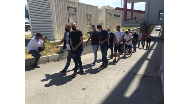 Evlerinden uyuşturucu seraları çıktı, savunmaları şoke etti