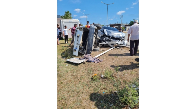 Hurdaya dönen araçtan yaralı kurtuldu