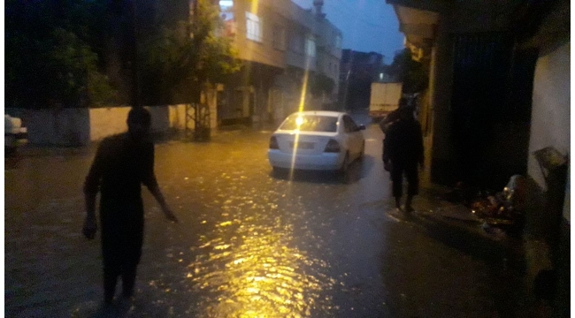 Kozan’ı sağanak vurdu: