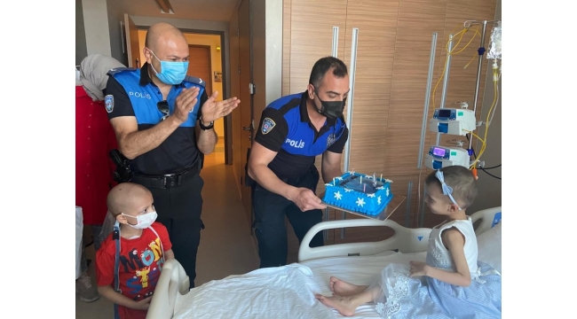  Lösemili Miray'a hasta yatağında doğum günü sürprizi