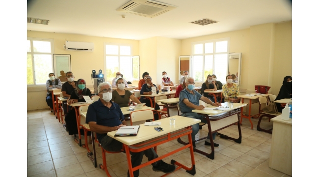 YÜREĞİR BELEDİYESİ’NDEN ÇİFTÇİLERE ARICILIK KURSU
