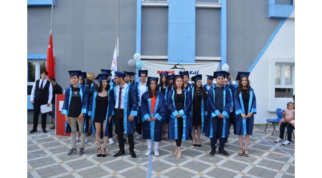 ÖZEL DORUK KOLEJİ ANADOLU LİSESİ’NDE MEZUNİYET COŞKUSU