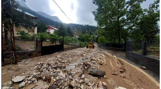Pozantı'da sel ve heyelan