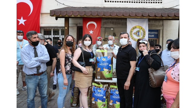 YÜREĞİR BELEDİYESİ’NDEN CAN DOSTLARA MAMA DESTEĞİ