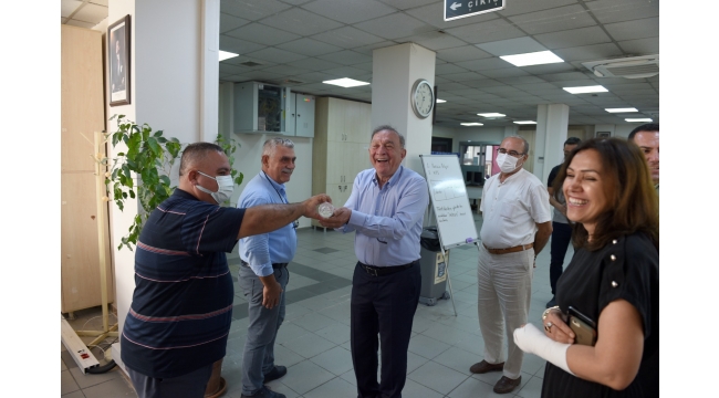 AKAY BELEDİYE ÇALIŞANLARI VE ÇOCUKLARLA BAYRAMLAŞTI